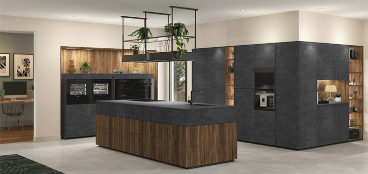 Cuisine avec ilot noire ardoise et bois