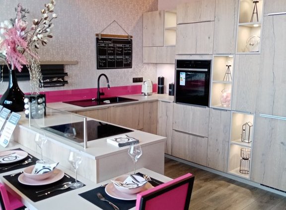 Cuisines Références PARAY-LE-MONIAL - VITRY-EN-CHAROLLAIS vous attend pour réaliser la cuisine aménagée sur mesure qui vous ressemble !