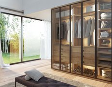 Dressing avec postes coulissantes transparentes