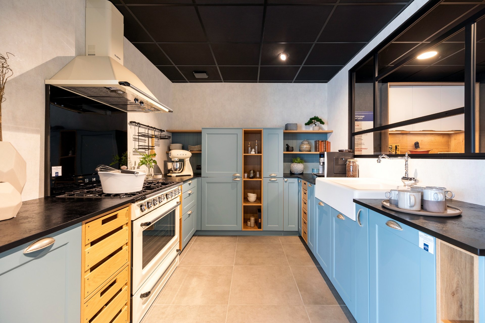 Cuisines Références PAU vous attend pour réaliser la cuisine aménagée sur mesure qui vous ressemble !