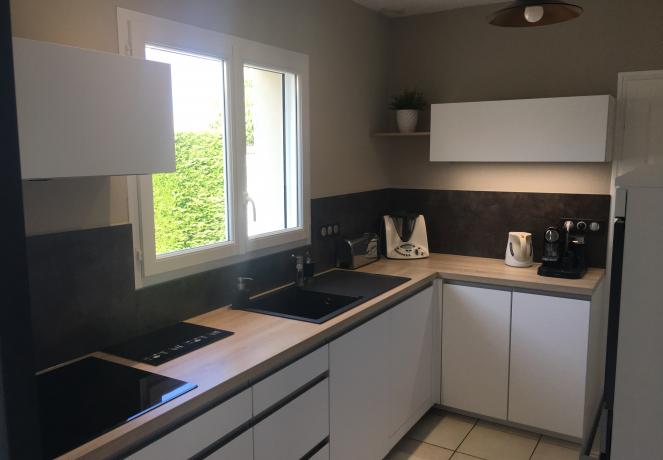 Cuisines Références MONTAIGU - BOUFFÉRÉ vous attend pour réaliser la cuisine aménagée sur mesure qui vous ressemble !