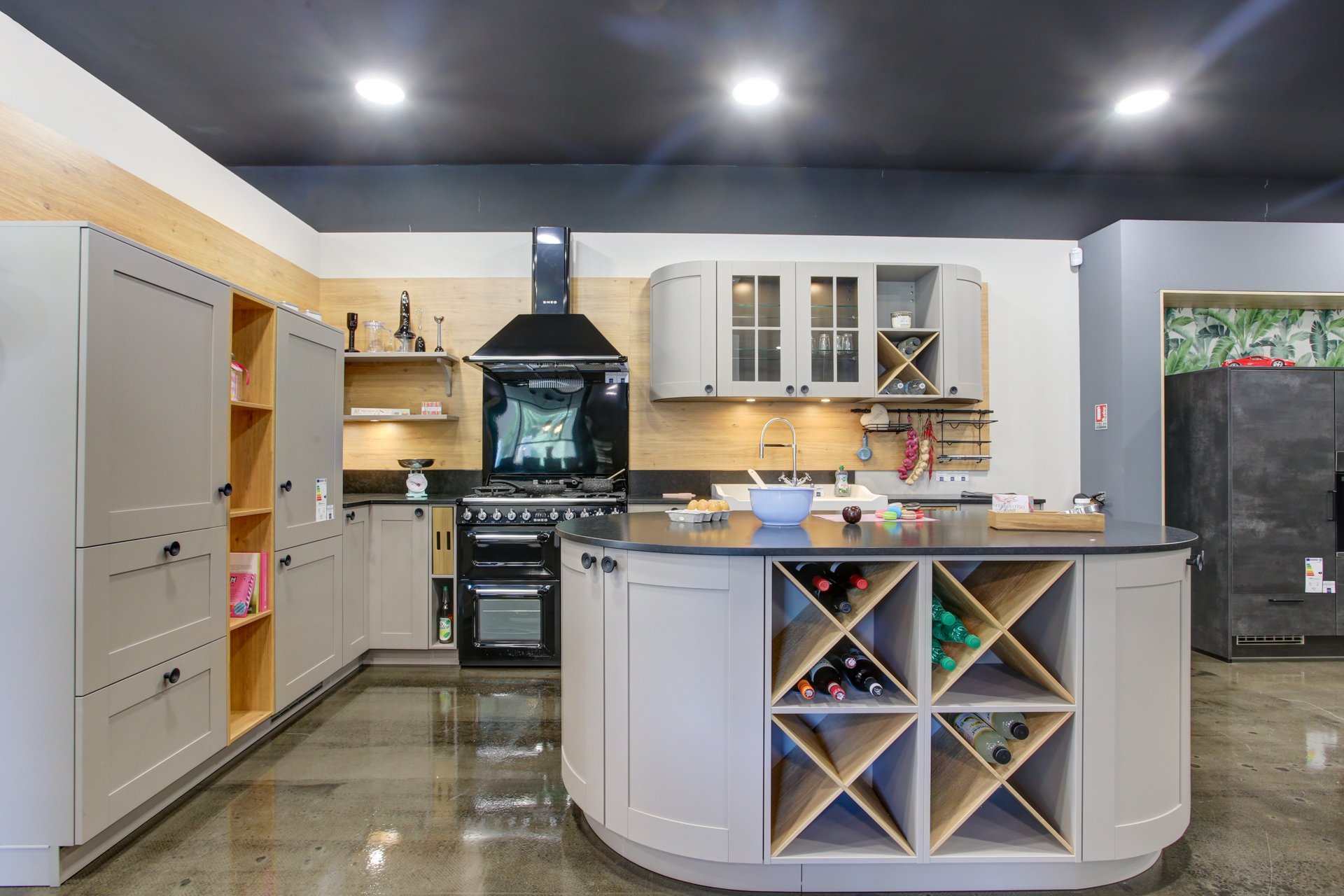 Cuisines Références SOISSONS vous attend pour réaliser la cuisine aménagée sur mesure qui vous ressemble !