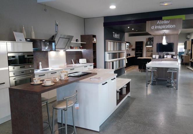 Cuisines Références CALVISSON vous attend pour réaliser la cuisine aménagée sur mesure qui vous ressemble !