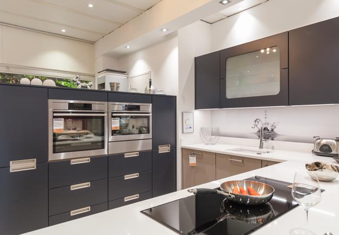 Cuisines Références LA CIOTAT vous attend pour réaliser la cuisine aménagée sur mesure qui vous ressemble !
