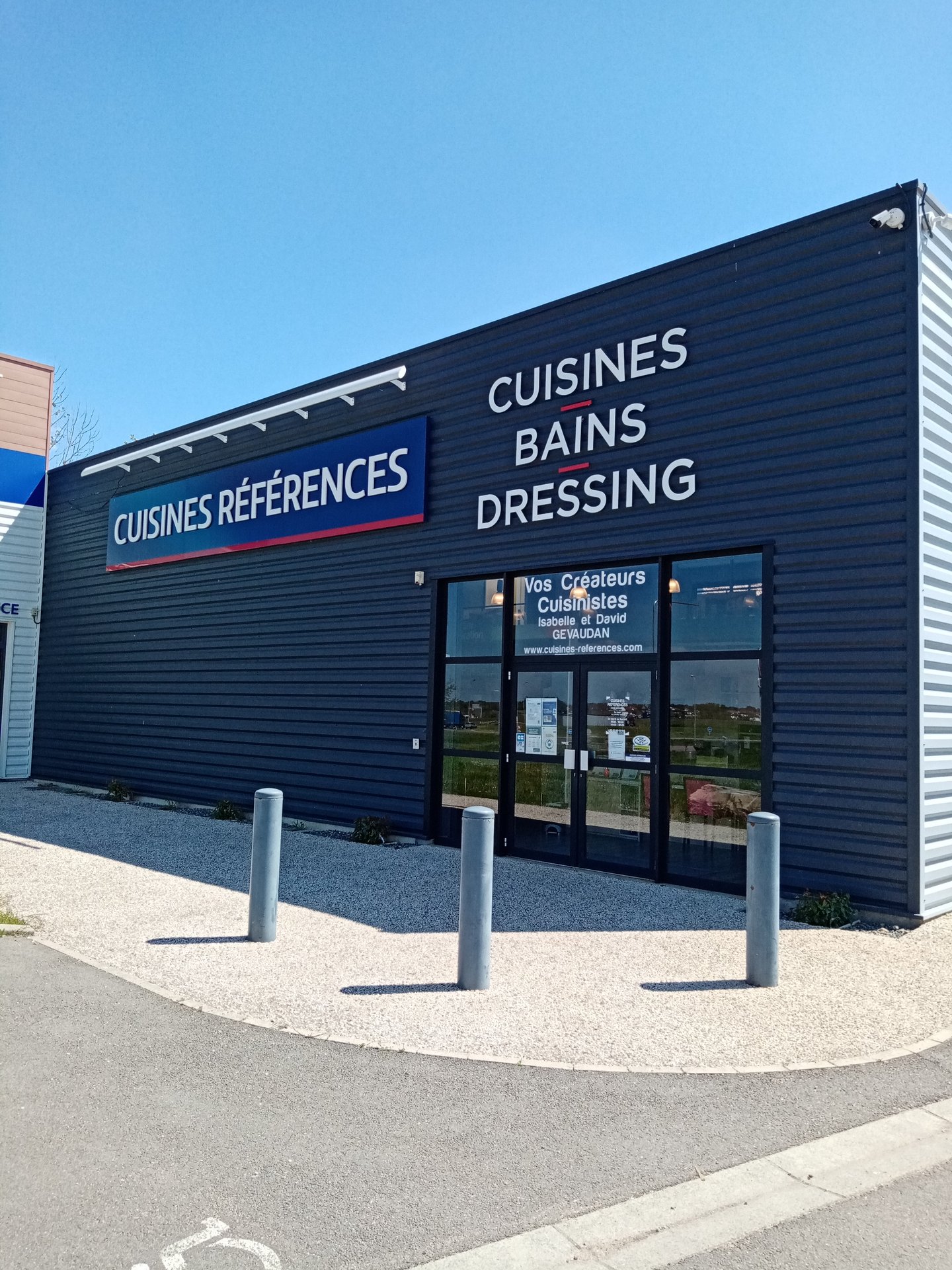 Cuisines Références PARAY-LE-MONIAL - VITRY-EN-CHAROLLAIS vous attend pour réaliser la cuisine aménagée sur mesure qui vous ressemble !