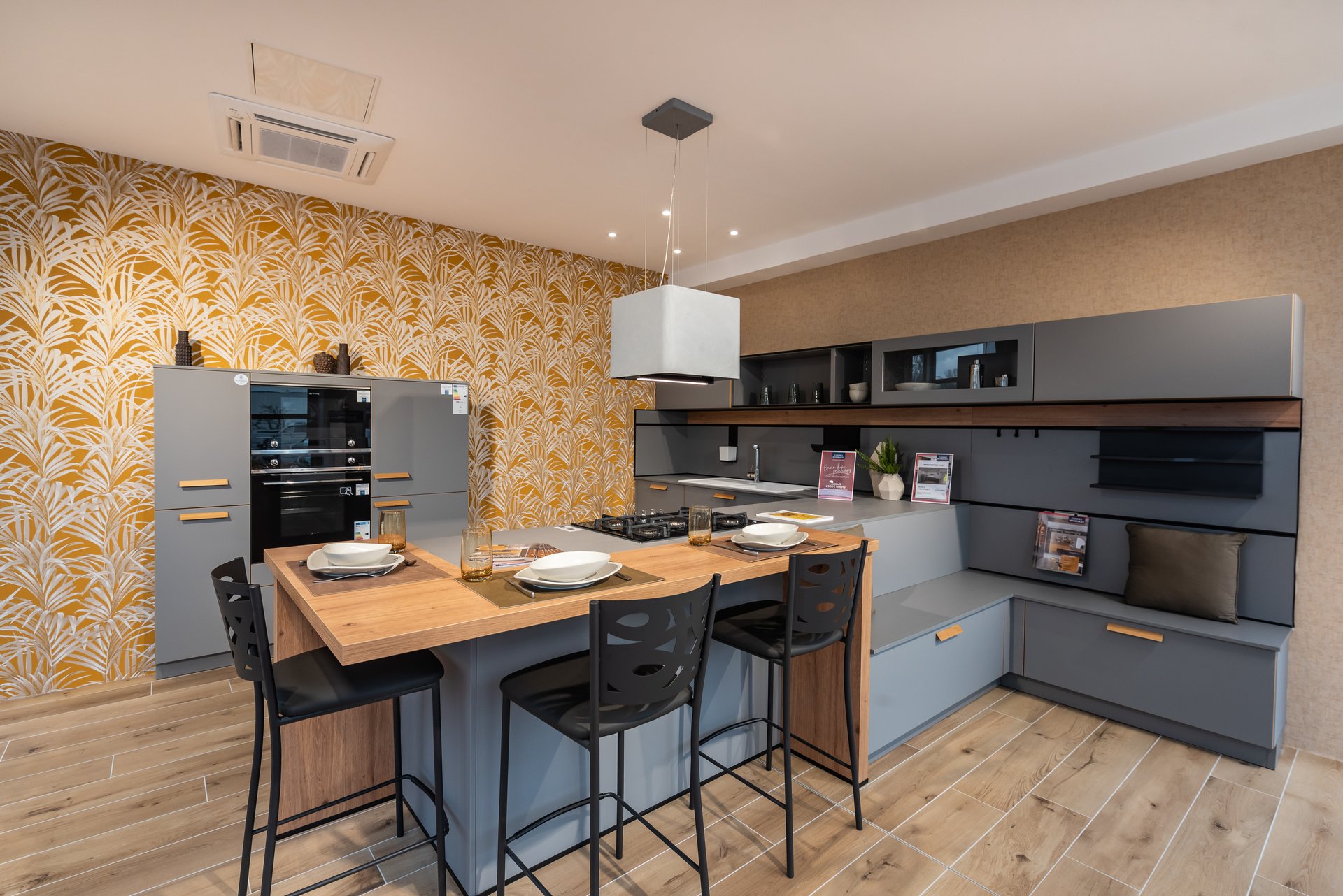 Cuisines Références ANCENIS vous attend pour réaliser la cuisine aménagée sur mesure qui vous ressemble !