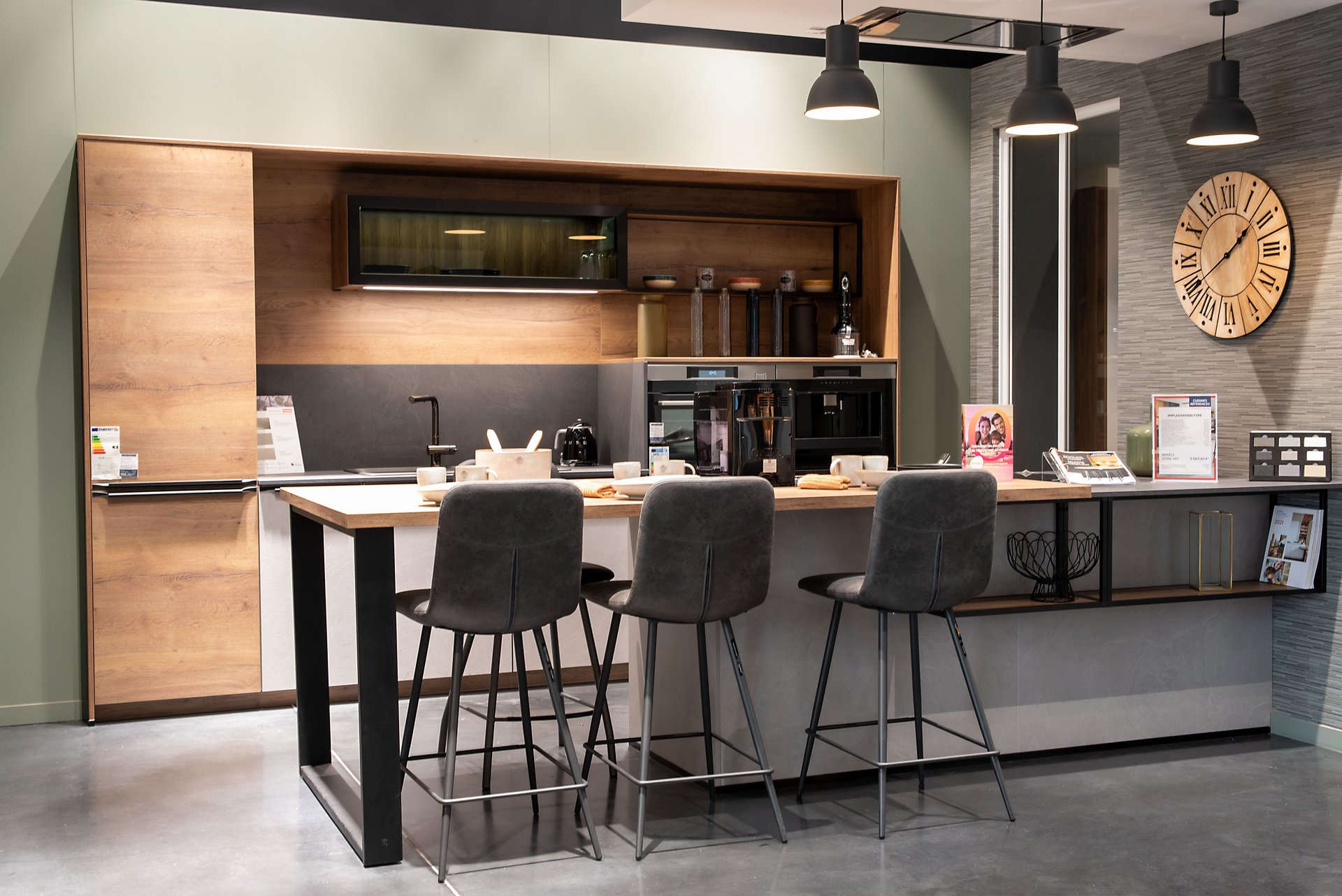Cuisines Références PONT-AUDEMER vous attend pour réaliser la cuisine aménagée sur mesure qui vous ressemble !