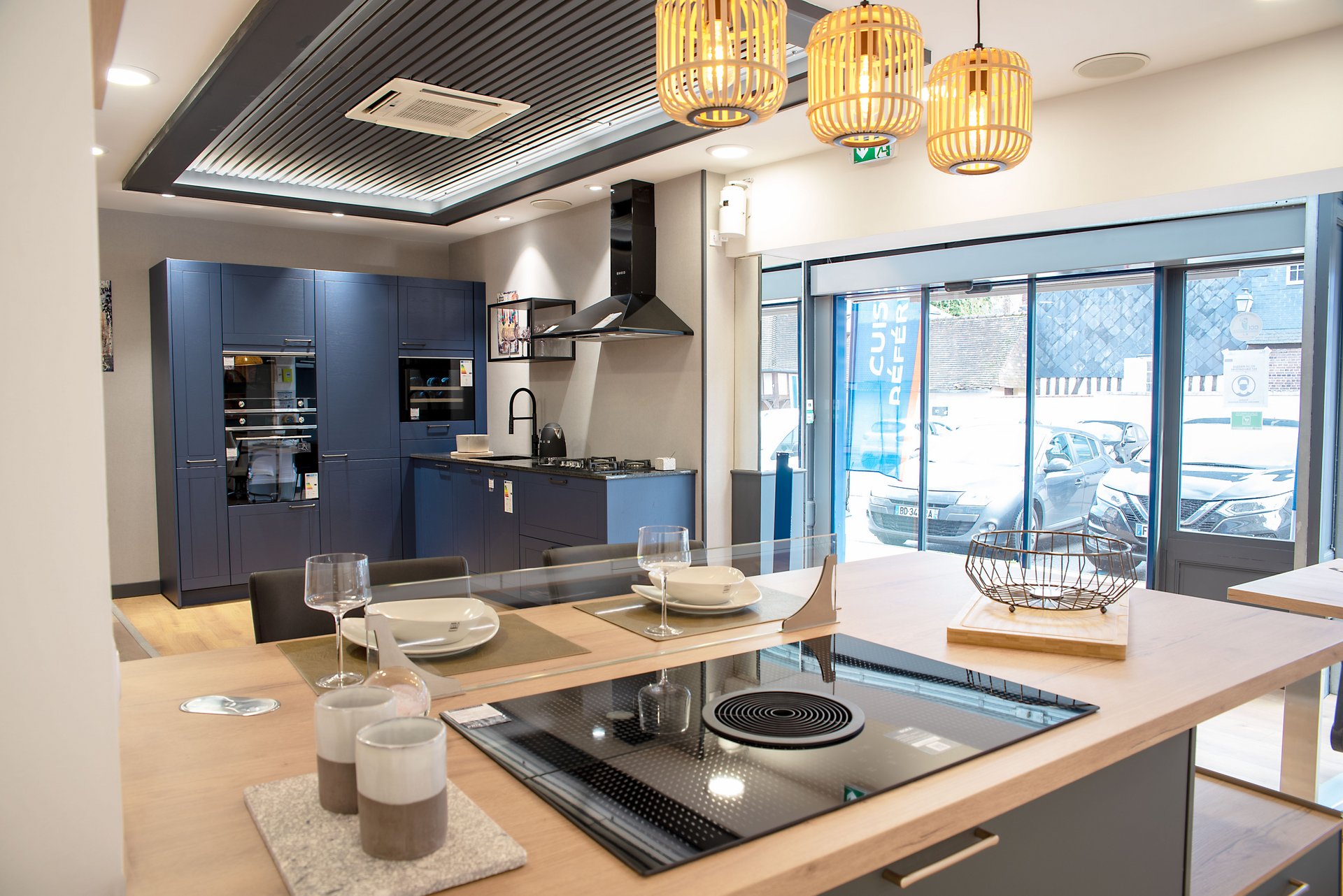 Cuisines Références BERNAY vous attend pour réaliser la cuisine aménagée sur mesure qui vous ressemble !
