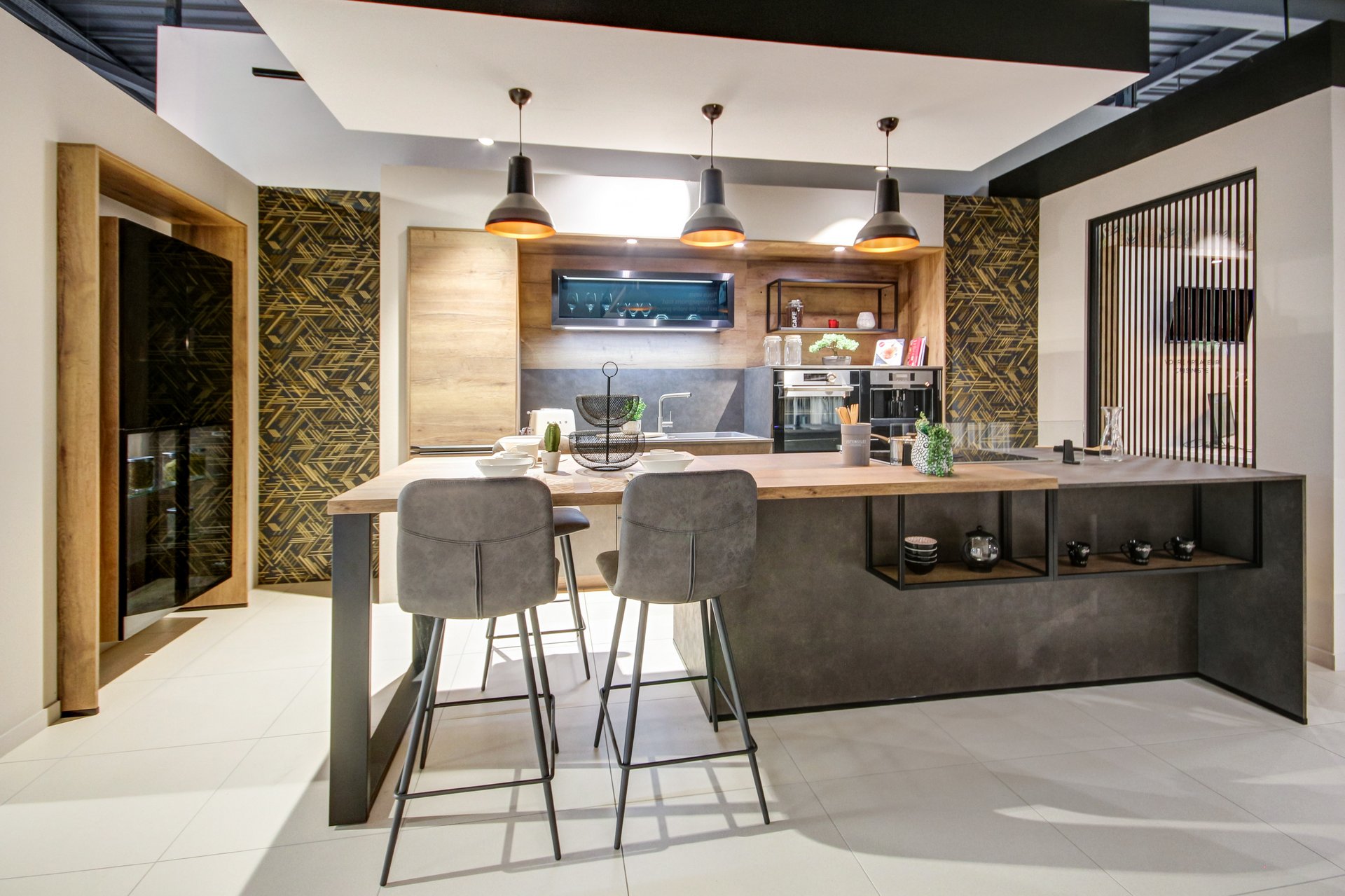 Cuisines Références EVRON - CHARTRES-LA-FORÊT vous attend pour réaliser la cuisine aménagée sur mesure qui vous ressemble !
