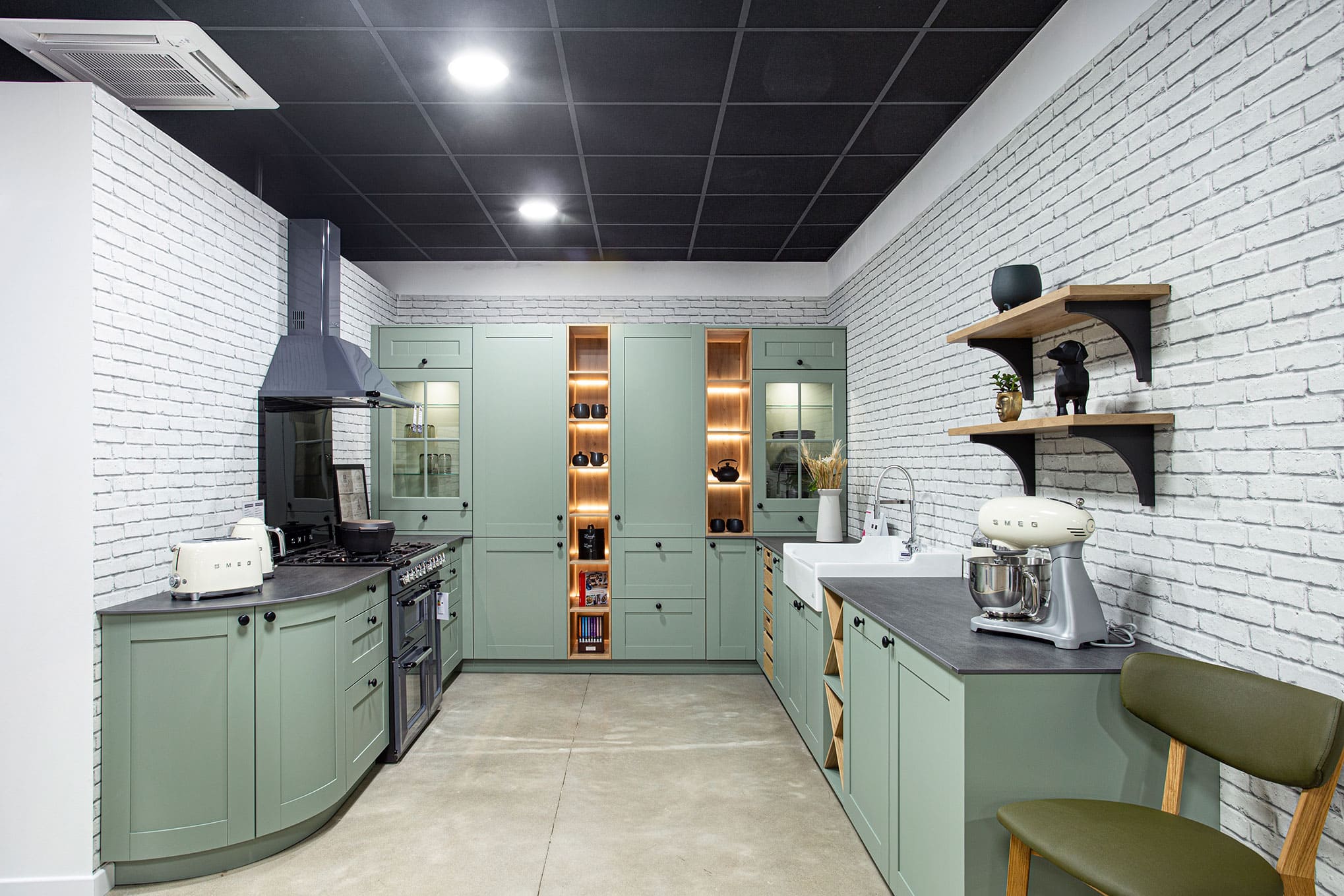 Cuisines Références VITRE vous attend pour réaliser la cuisine aménagée sur mesure qui vous ressemble !