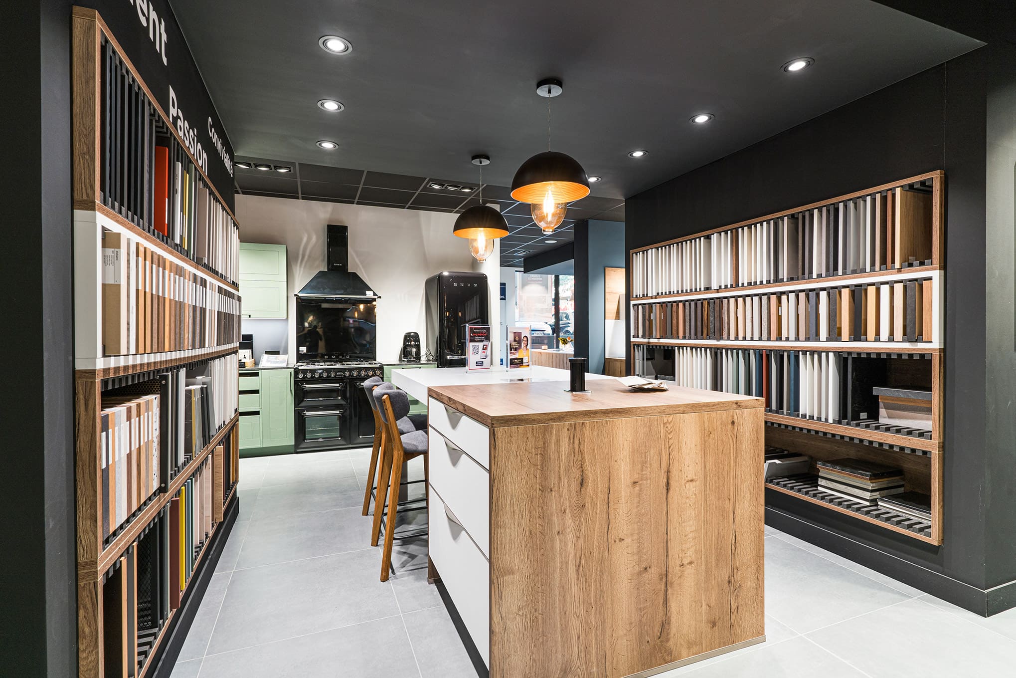 Cuisines Références NICE vous attend pour réaliser la cuisine aménagée sur mesure qui vous ressemble !