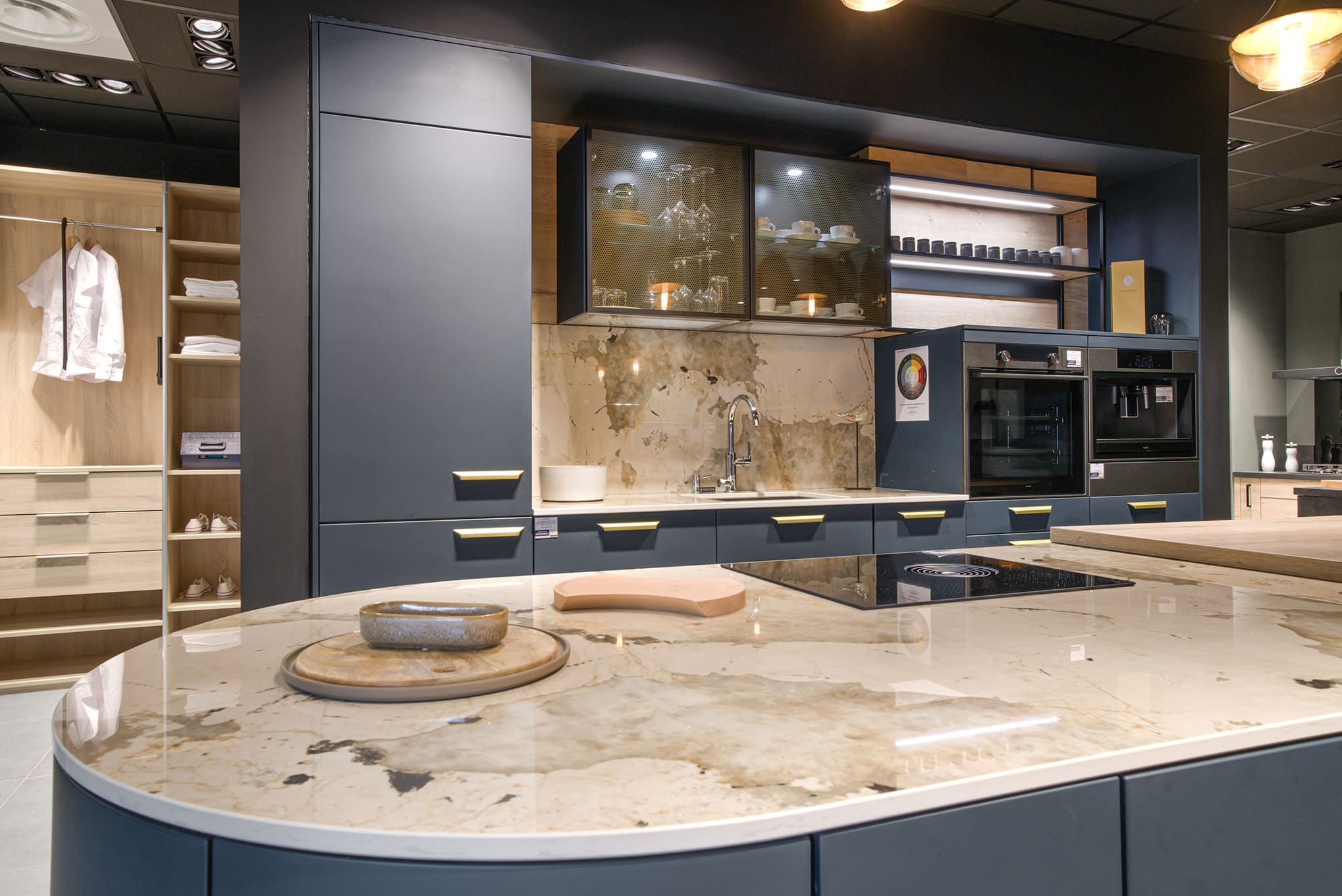 Cuisines Références NICE vous attend pour réaliser la cuisine aménagée sur mesure qui vous ressemble !