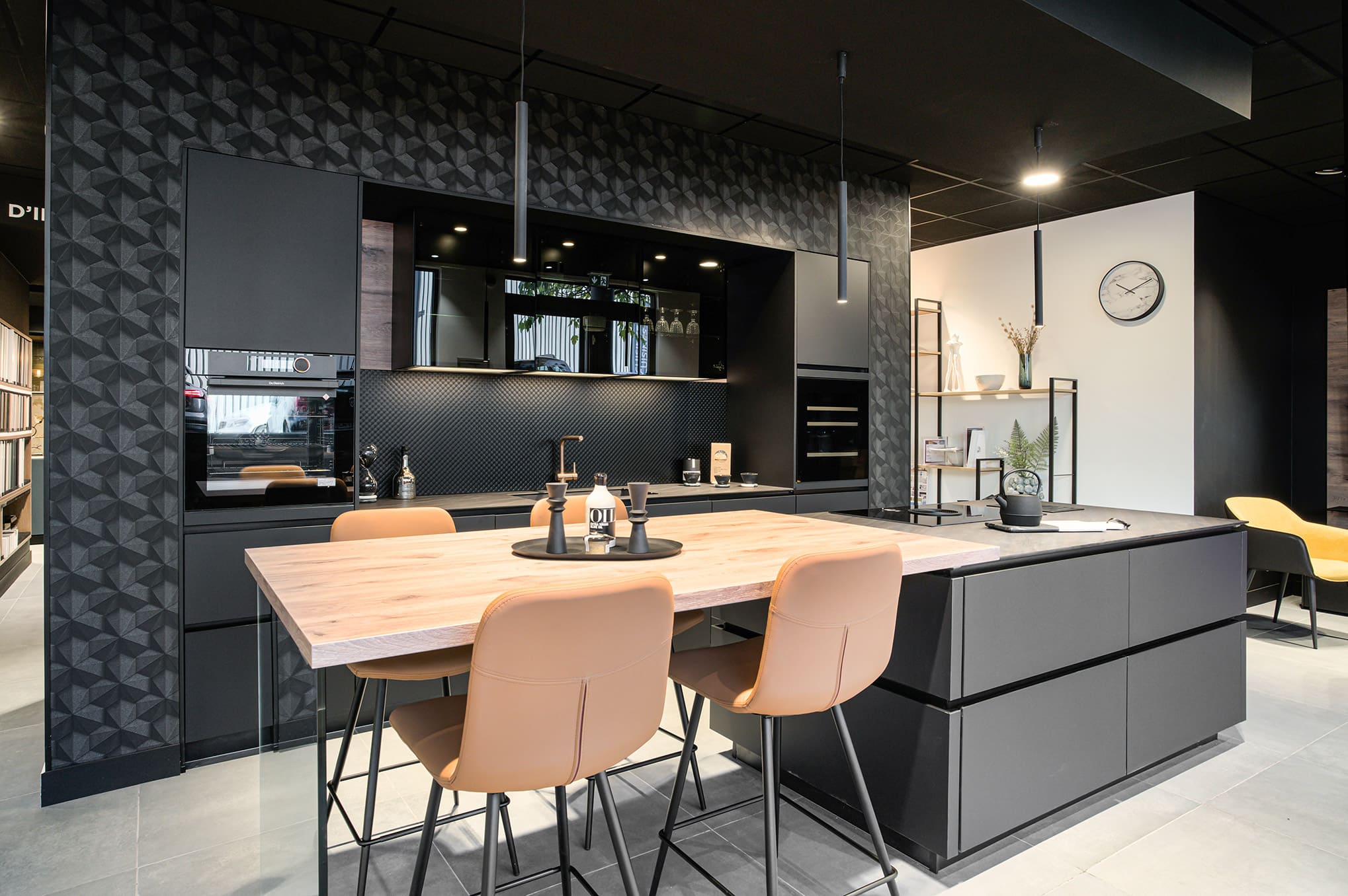 Cuisines Références NICE vous attend pour réaliser la cuisine aménagée sur mesure qui vous ressemble !