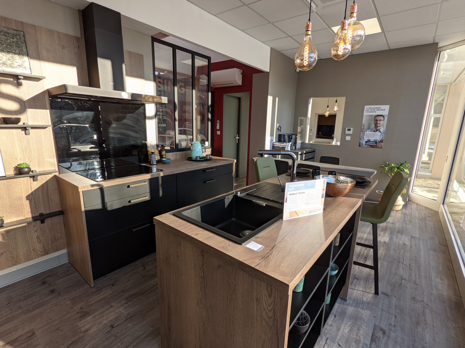 Cuisines Références CAEN vous attend pour réaliser la cuisine aménagée sur mesure qui vous ressemble !