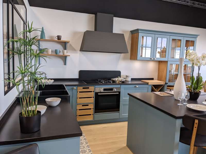 Cuisines Références VANNES - SÉNÉ vous attend pour réaliser la cuisine aménagée sur mesure qui vous ressemble !