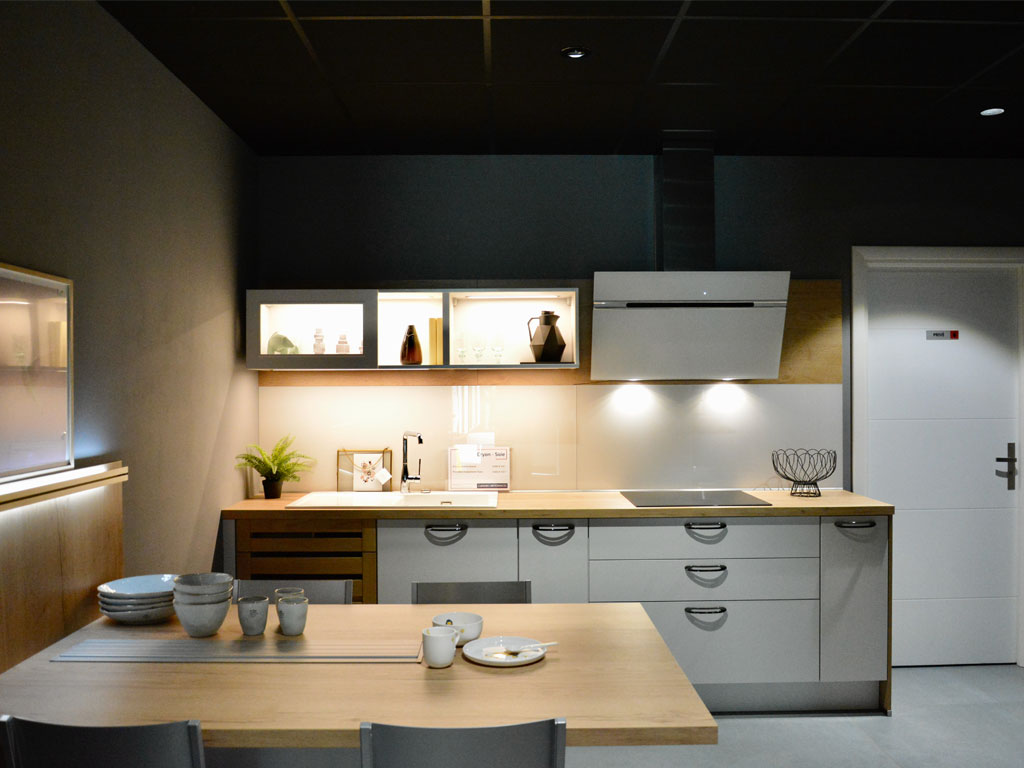 Cuisines Références LONGEAULT DIJON vous attend pour réaliser la cuisine aménagée sur mesure qui vous ressemble !