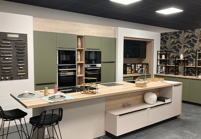 Cuisines Références LE QUESNOY vous attend pour réaliser la cuisine aménagée sur mesure qui vous ressemble !