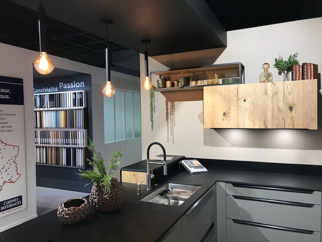 Cuisines Références CONCARNEAU vous attend pour réaliser la cuisine aménagée sur mesure qui vous ressemble !