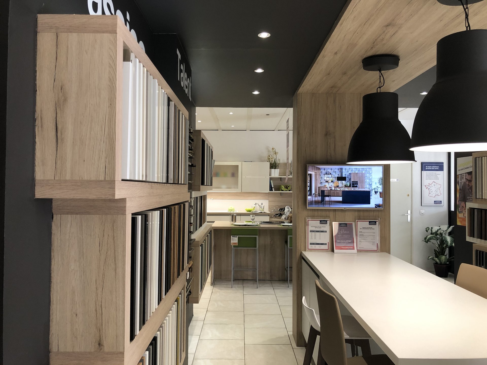 Cuisines Références LA CIOTAT vous attend pour réaliser la cuisine aménagée sur mesure qui vous ressemble !