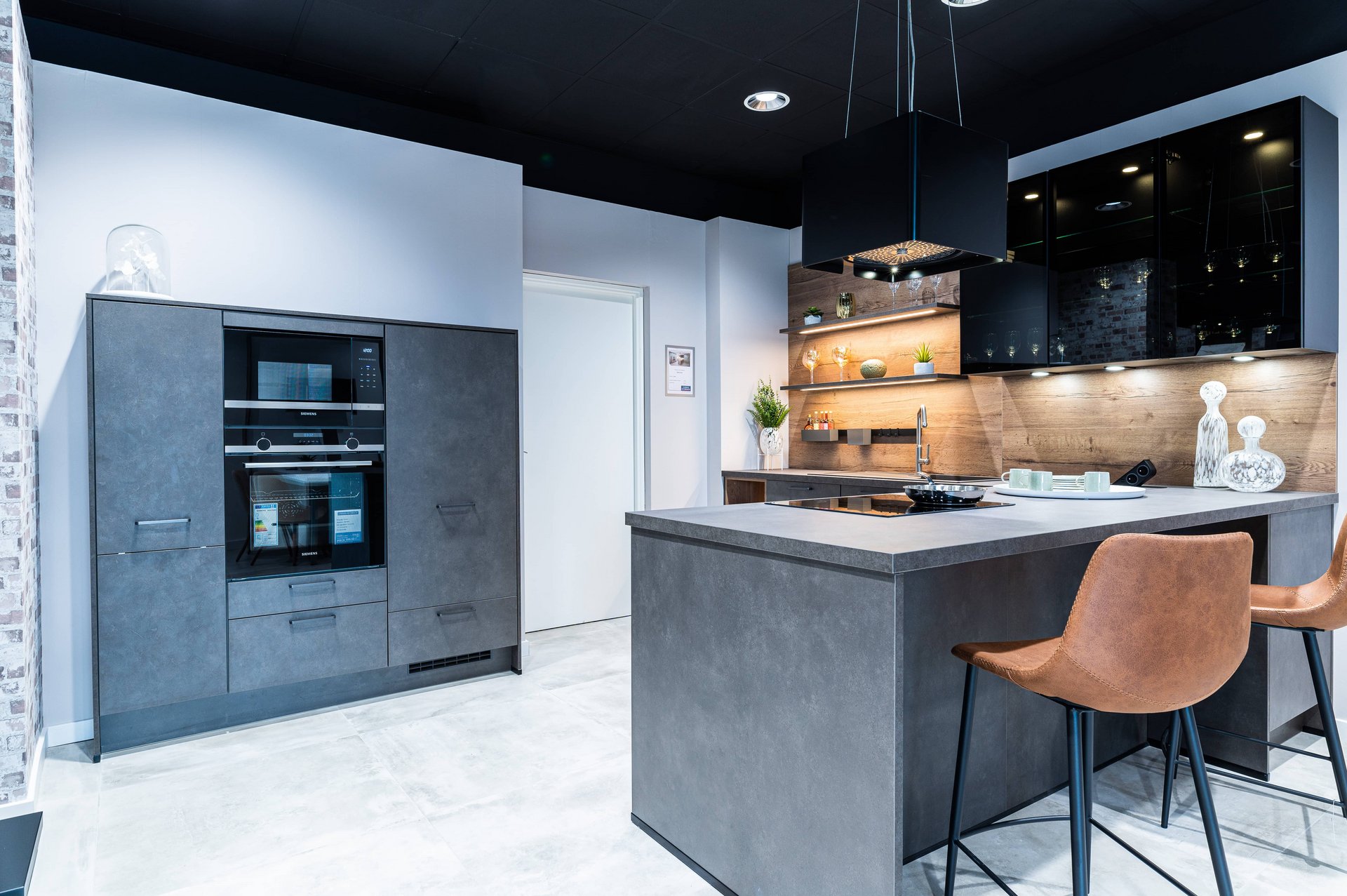 Cuisines Références BOURG EN BRESSE vous attend pour réaliser la cuisine aménagée sur mesure qui vous ressemble !