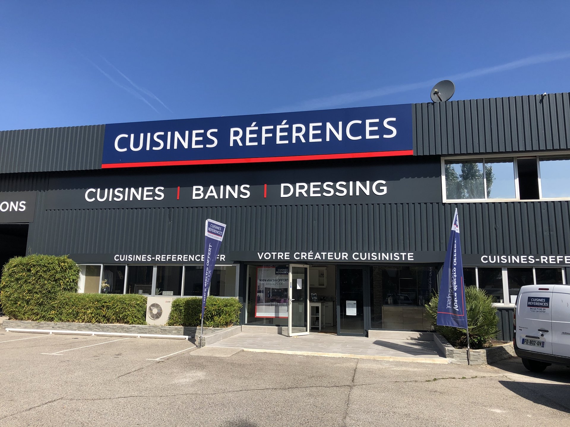 Cuisines Références LA CIOTAT vous attend pour réaliser la cuisine aménagée sur mesure qui vous ressemble !