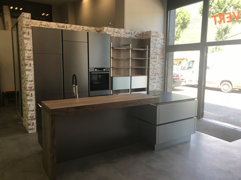 Cuisines Références SISTERON vous attend pour réaliser la cuisine aménagée sur mesure qui vous ressemble !