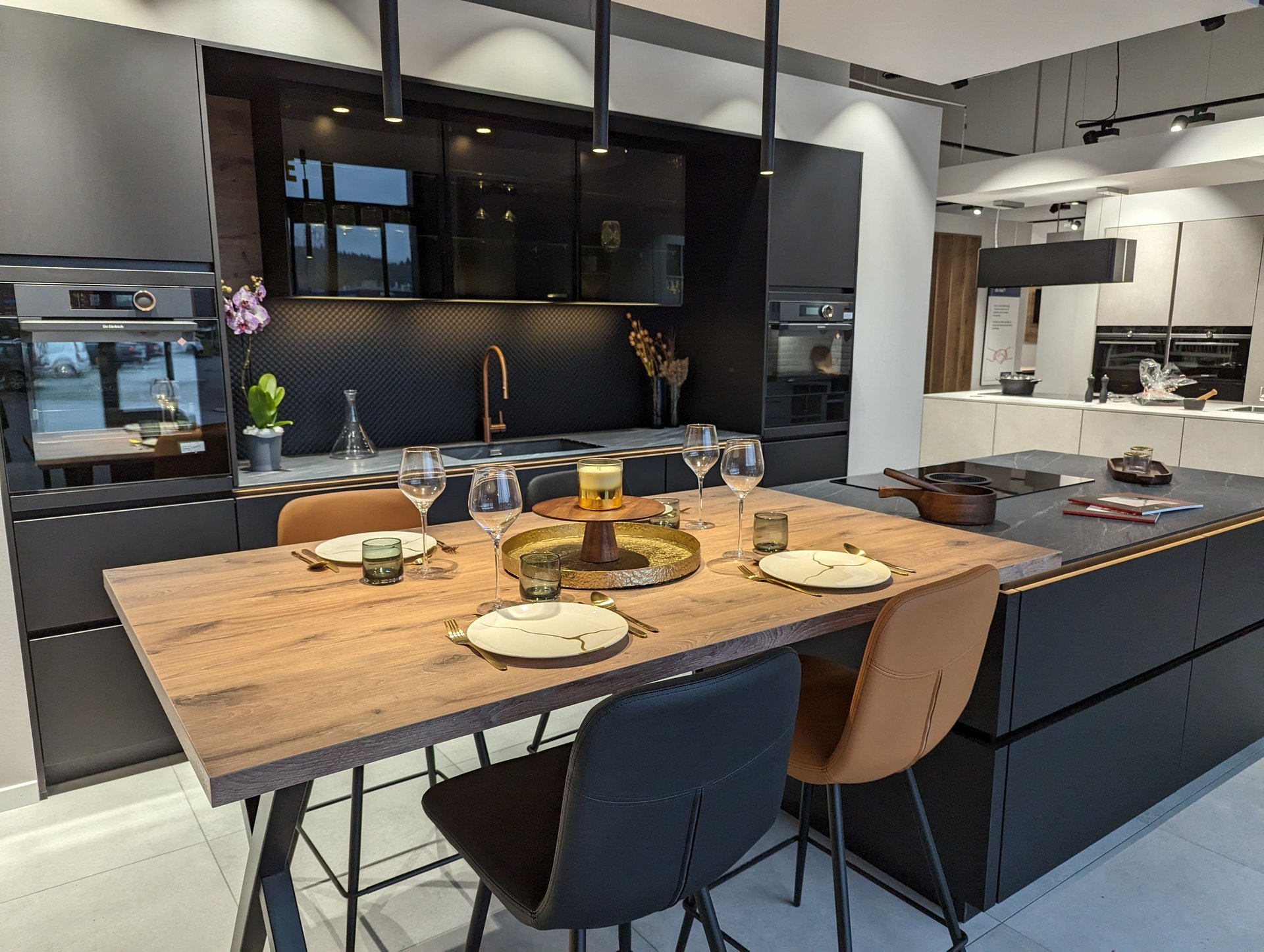 Cuisines Références THONON LES BAINS vous attend pour réaliser la cuisine aménagée sur mesure qui vous ressemble !