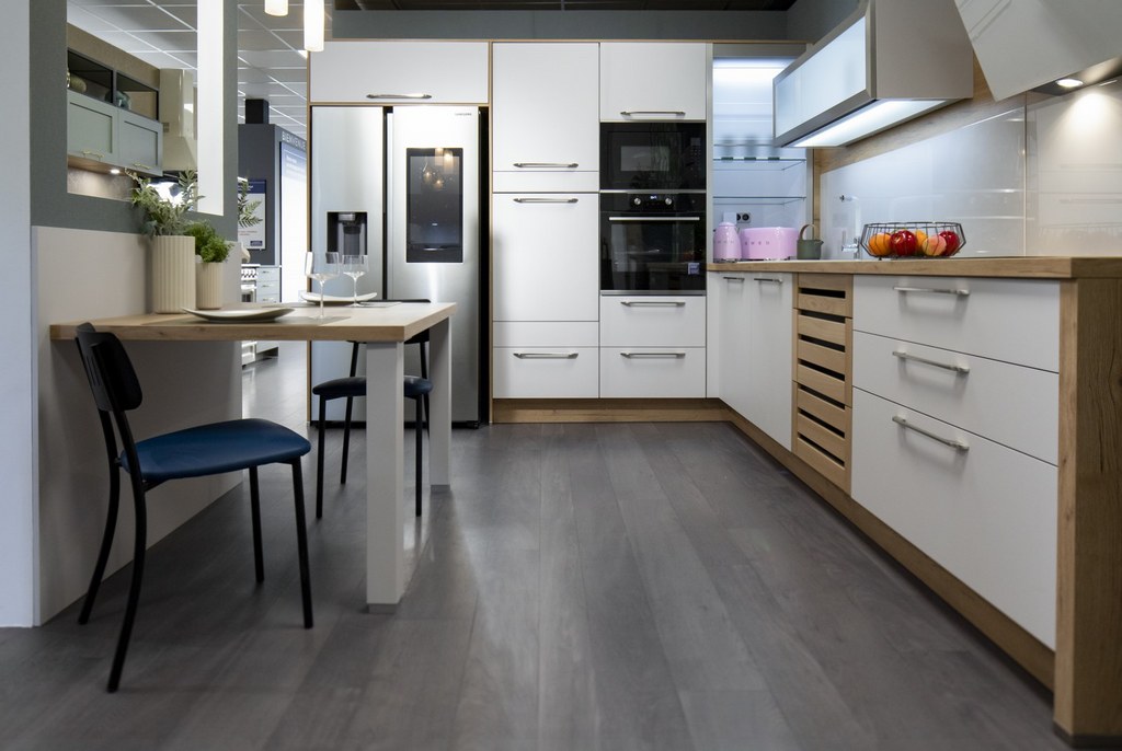 Cuisines Références ROANNE vous attend pour réaliser la cuisine aménagée sur mesure qui vous ressemble !