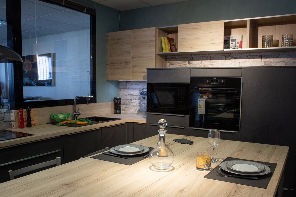 Cuisines Références LAVAL ST-BERTHEVIN vous attend pour réaliser la cuisine aménagée sur mesure qui vous ressemble !