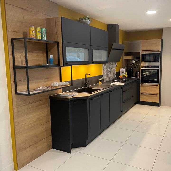 Cuisines Références CHATELLERAULT vous attend pour réaliser la cuisine aménagée sur mesure qui vous ressemble !