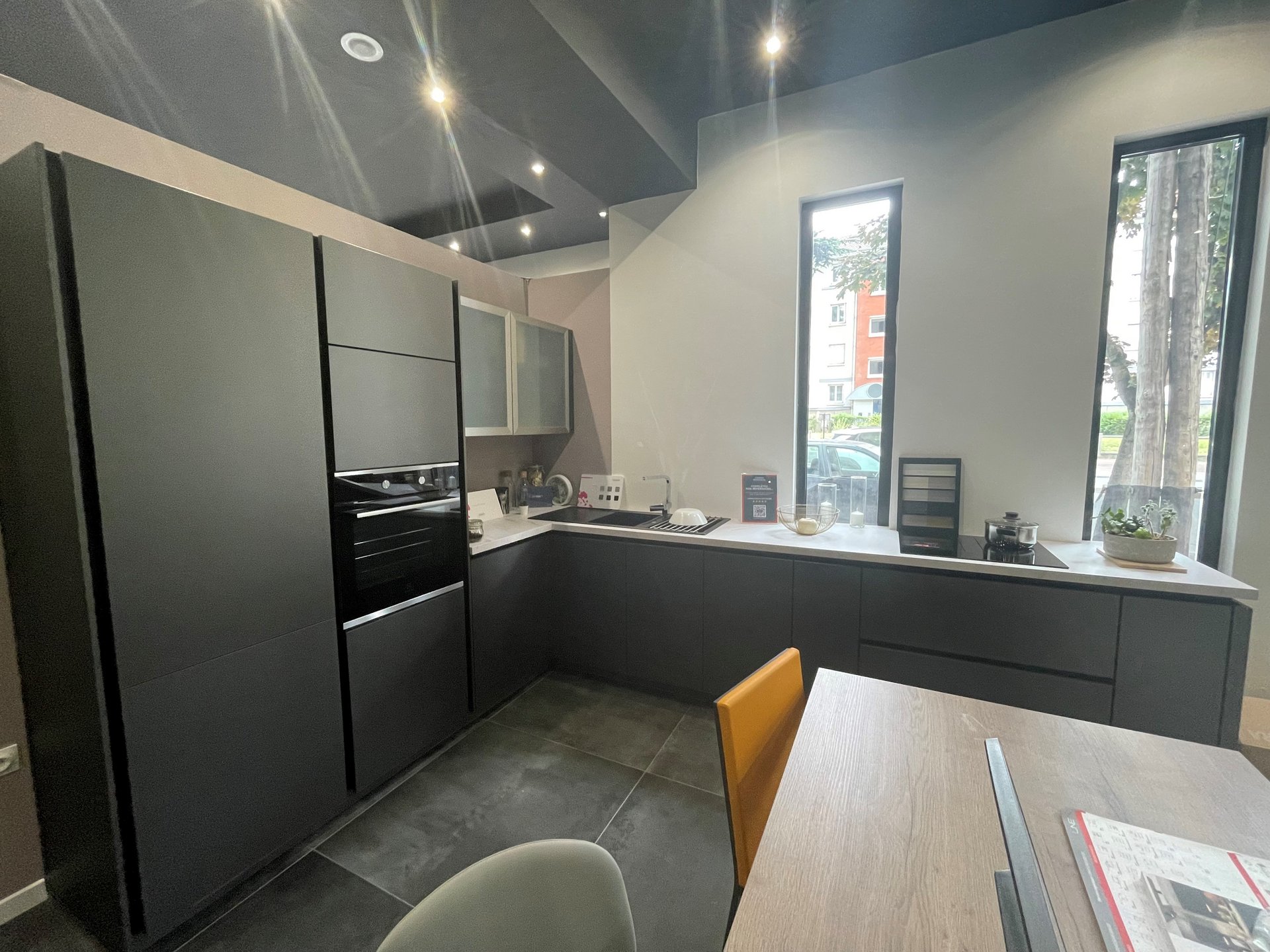 Cuisines Références LIVRY-GARGAN vous attend pour réaliser la cuisine aménagée sur mesure qui vous ressemble !