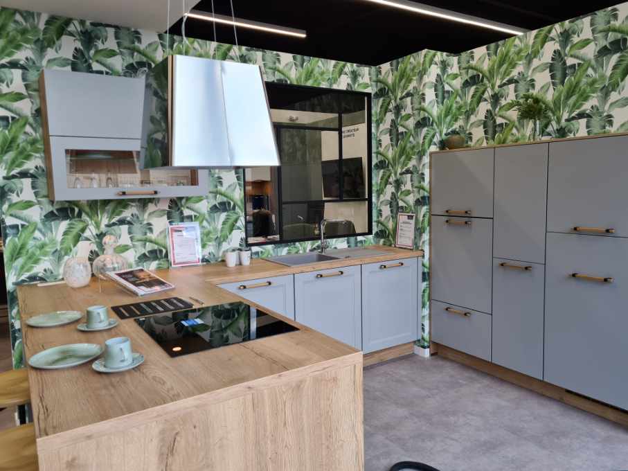 Cuisines Références VIENNE vous attend pour réaliser la cuisine aménagée sur mesure qui vous ressemble !