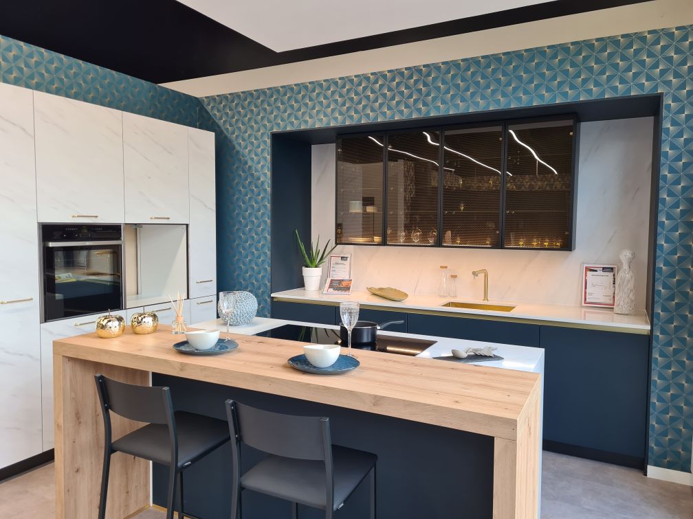 Cuisines Références VIENNE vous attend pour réaliser la cuisine aménagée sur mesure qui vous ressemble !