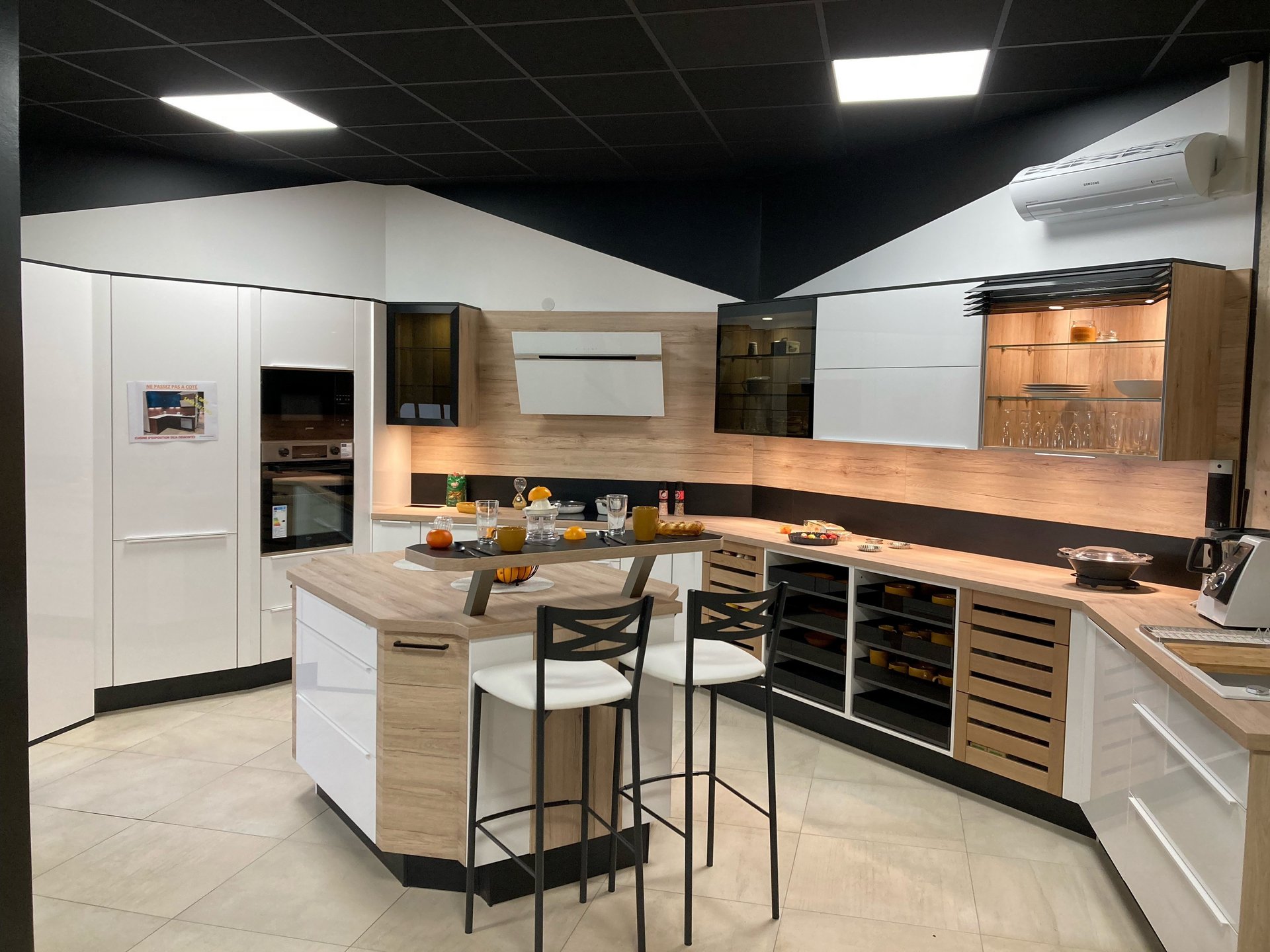 Cuisines Références CREPY-EN-VALOIS vous attend pour réaliser la cuisine aménagée sur mesure qui vous ressemble !