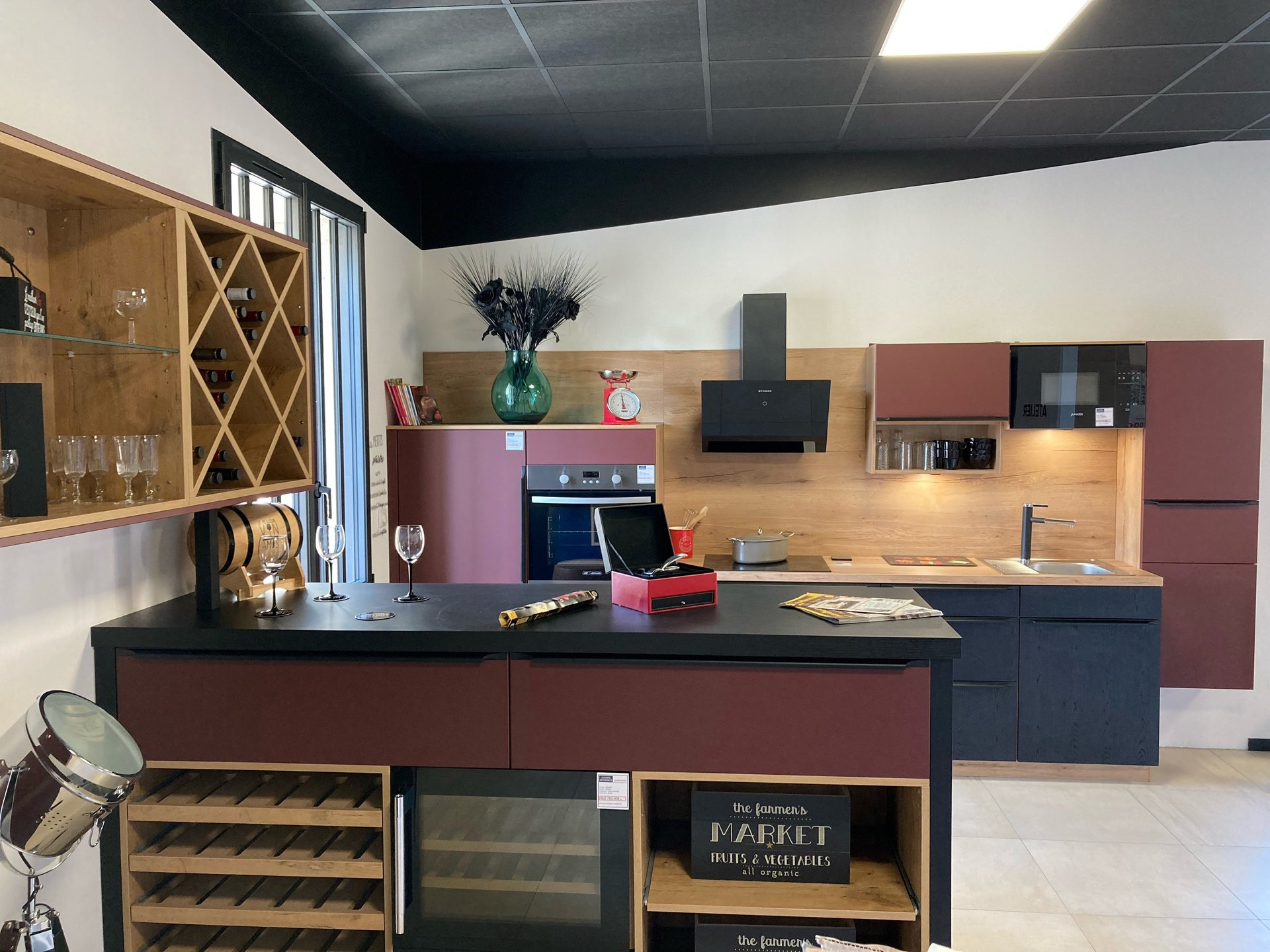 Cuisines Références CREPY-EN-VALOIS vous attend pour réaliser la cuisine aménagée sur mesure qui vous ressemble !