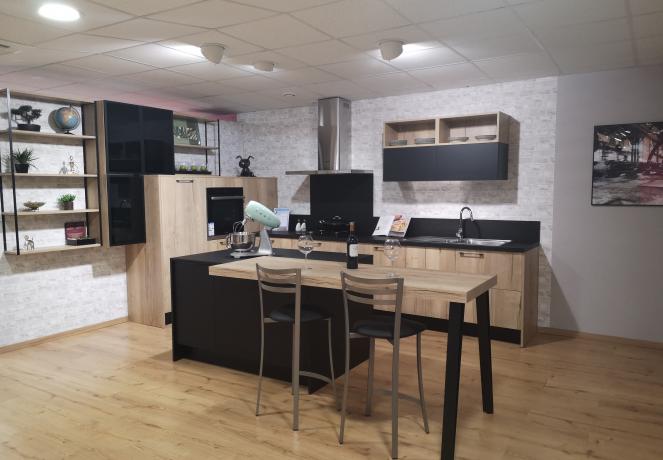Cuisines Références DECAZEVILLE vous attend pour réaliser la cuisine aménagée sur mesure qui vous ressemble !