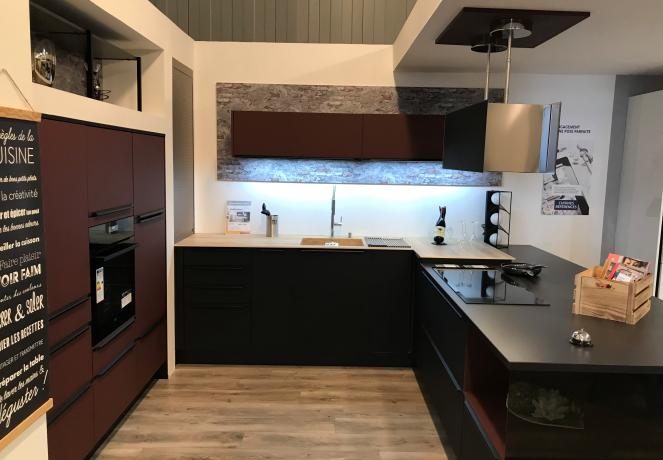 Cuisines Références PARAY-LE-MONIAL - VITRY-EN-CHAROLLAIS vous attend pour réaliser la cuisine aménagée sur mesure qui vous ressemble !